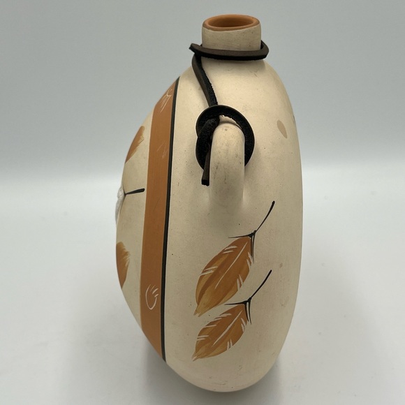 Vintage Hand-Painted Native American Pottery, Desert Pueblo “Buckskin” - Picture 9 of 9